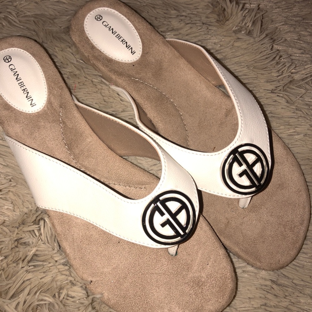 🌸 Giani Bernini Flip Flops 🌸